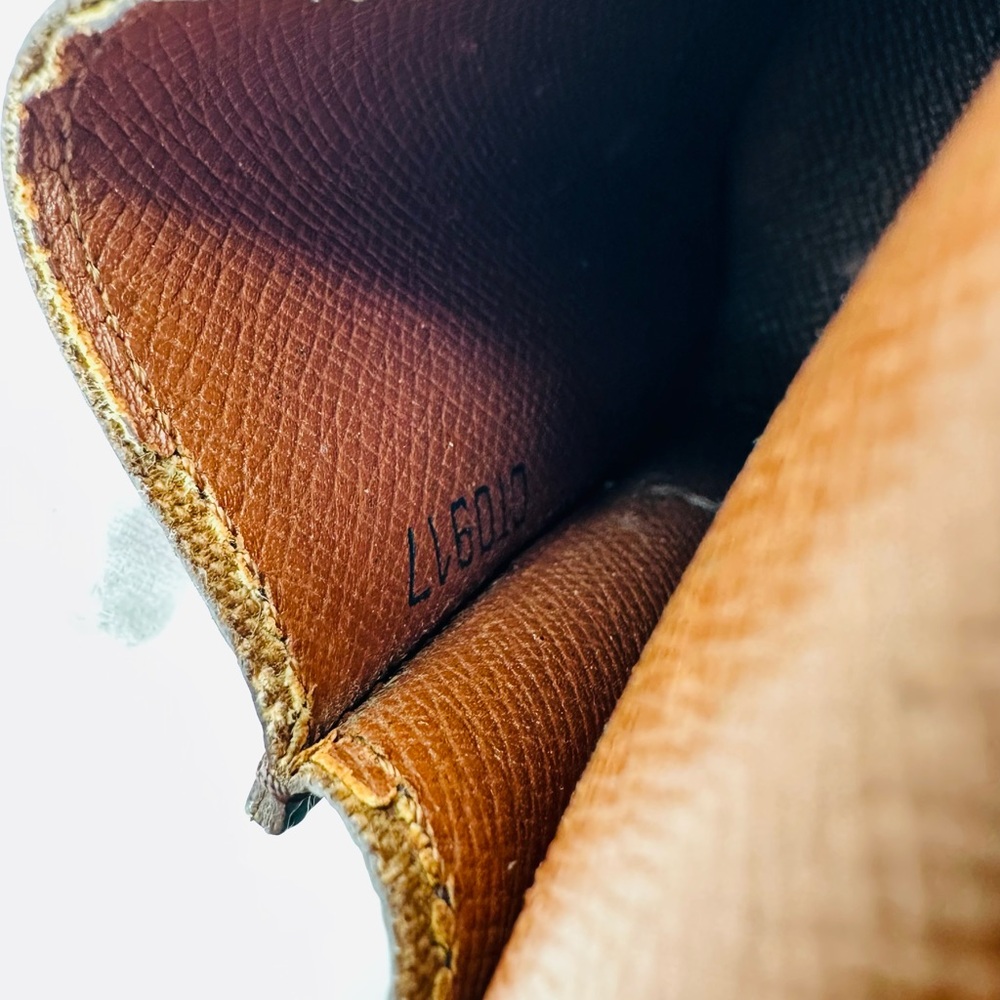 Louis Vuitton Monogram holder - Picture 11 of 11